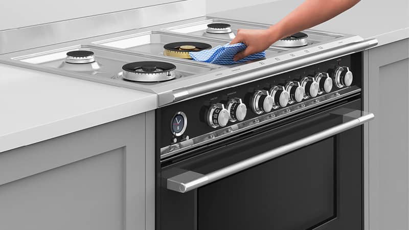 fisher-paykel-range-OR30SCG6B1-cleaning-right-angle-view.jpg